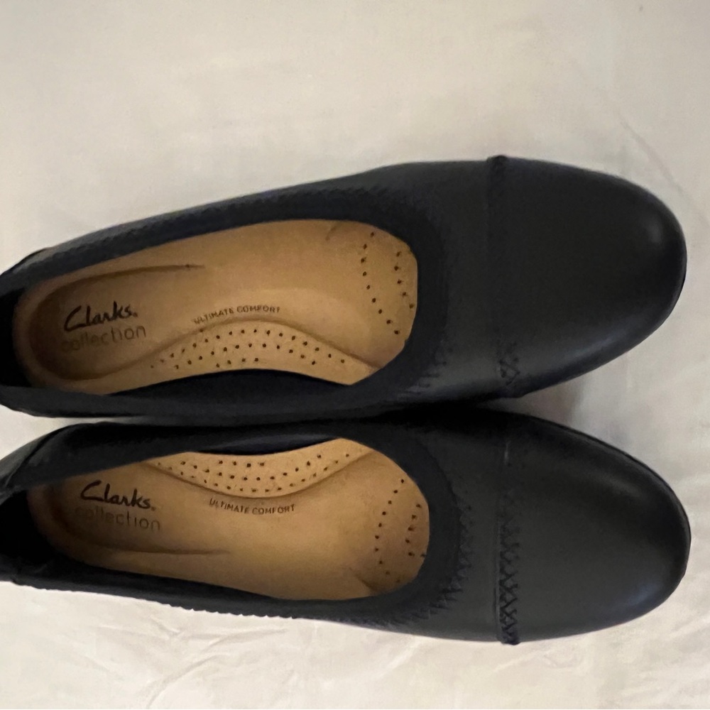 Clark’s Navy leather shoes. Size 8. New no box